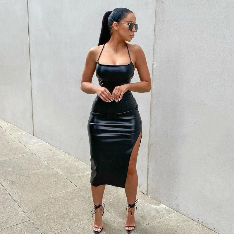 Vestido em Couro com Costas Abertas