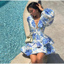 Vestidos curtos femininos com estampa tie-dye e decote em V profundo, manga flare, estampa slim, várias pregas,