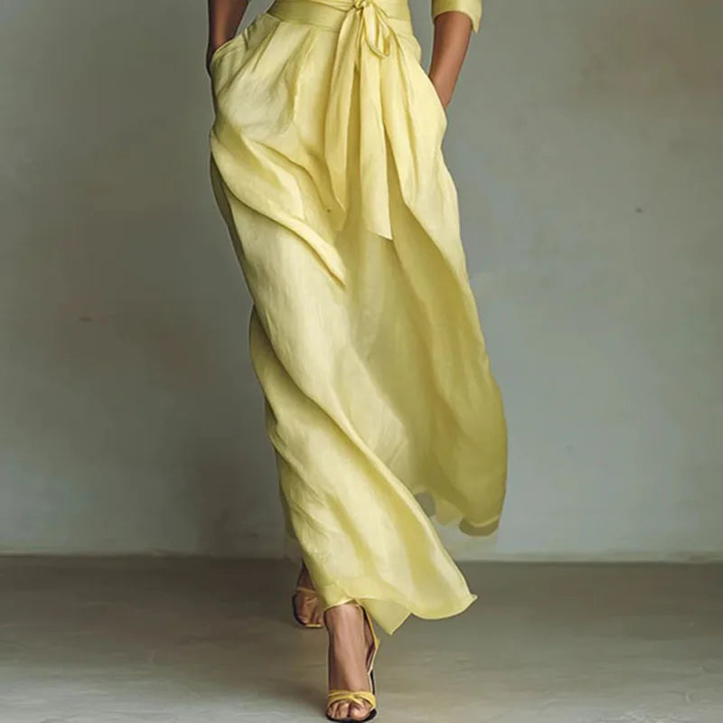 Vestido Longo com Recortes Vazados e Bolsos