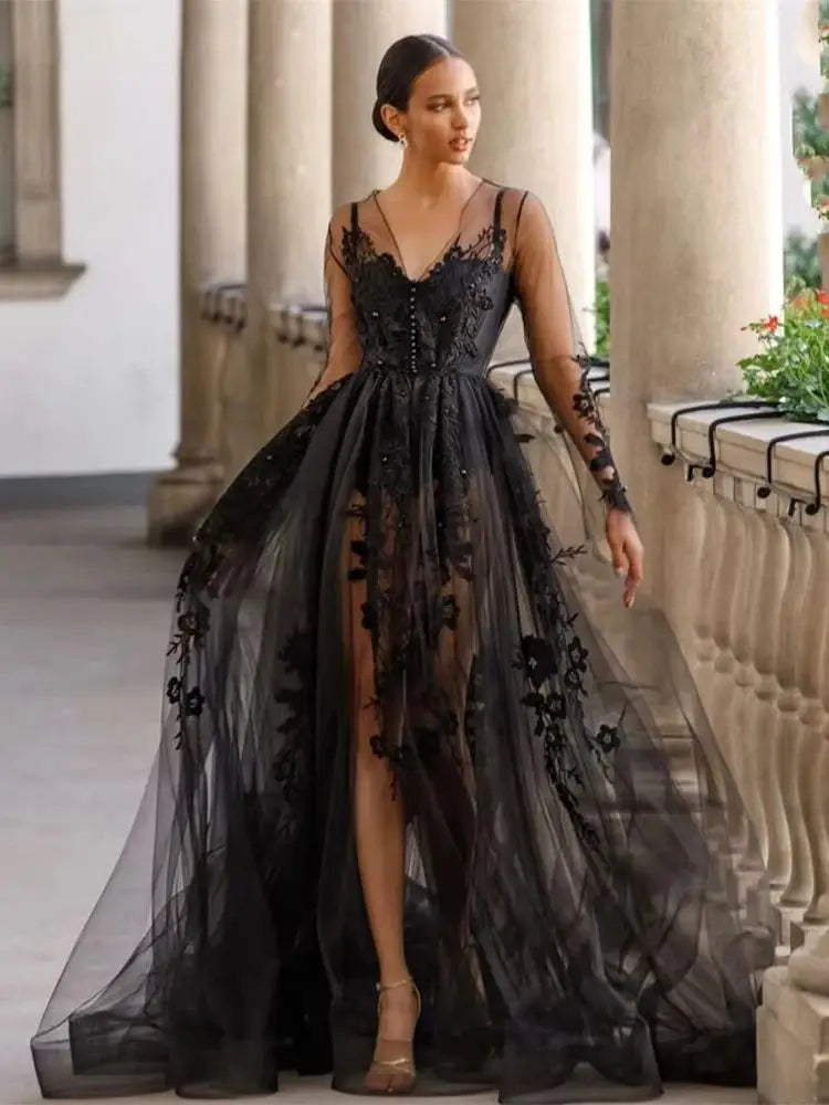 Vestido de Festa Preto com Renda e Modelagem Evasê