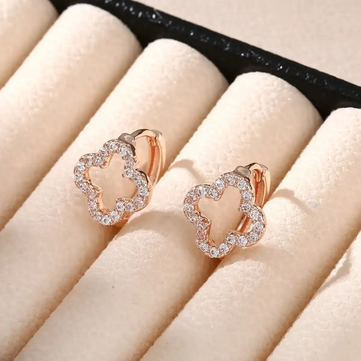 1 par de brincos de flor - acessórios florais simples, com fecho de segurança, para uso diário ou em festas