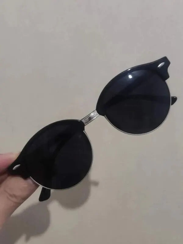 Sunglasses Women's Fashion Vintage Design Round Lens Shape Protects from the Sun and Complements the Look Various Colors