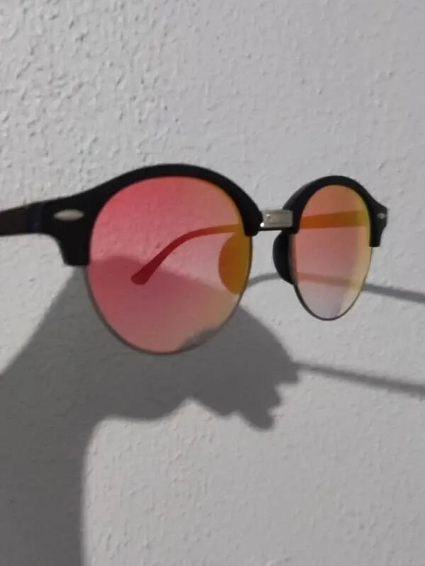 Sunglasses Women's Fashion Vintage Design Round Lens Shape Protects from the Sun and Complements the Look Various Colors