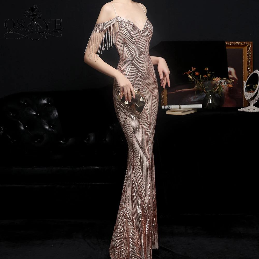 Vestido de Festa Dourado com Lantejoulas, Renda e Modelagem Sereia