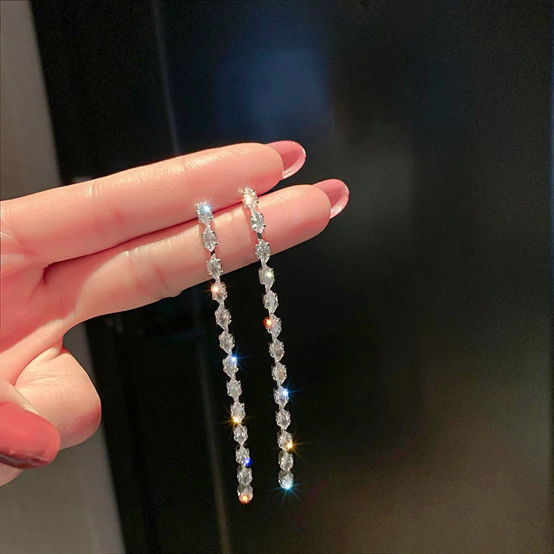 FYUAN Brincos de cristal de zircônia geométrica simples para mulheres, dourados e prateados, brincos longos com borla pendurada, joias