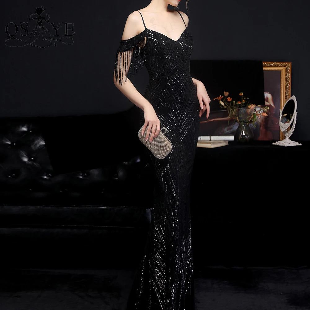 Vestido de Festa Dourado com Lantejoulas, Renda e Modelagem Sereia