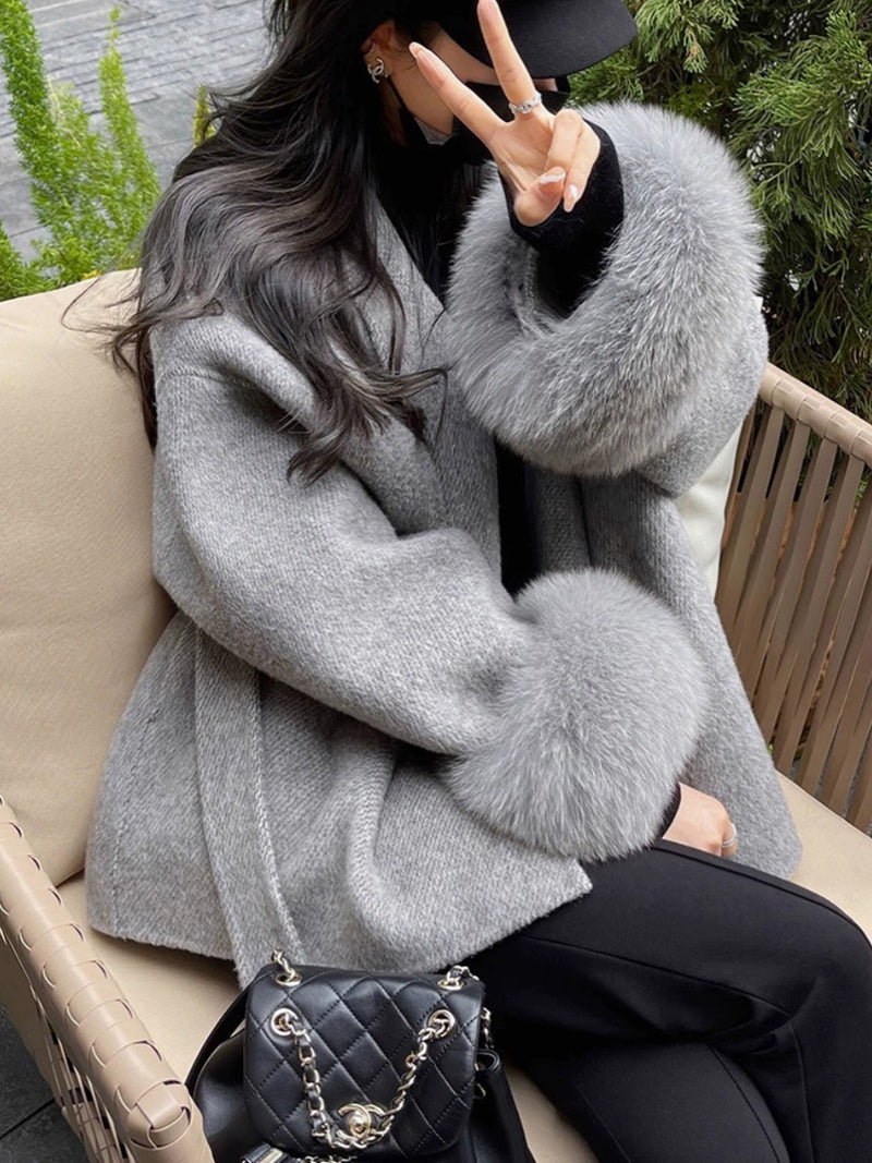 Casaco curto reversível de cashmere em pele de raposa estilo clássico