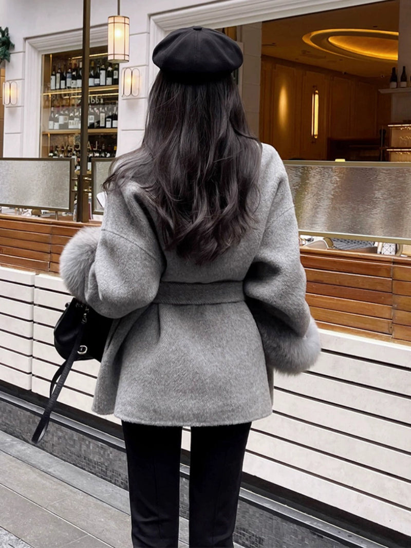 Casaco curto reversível de cashmere em pele de raposa estilo clássico
