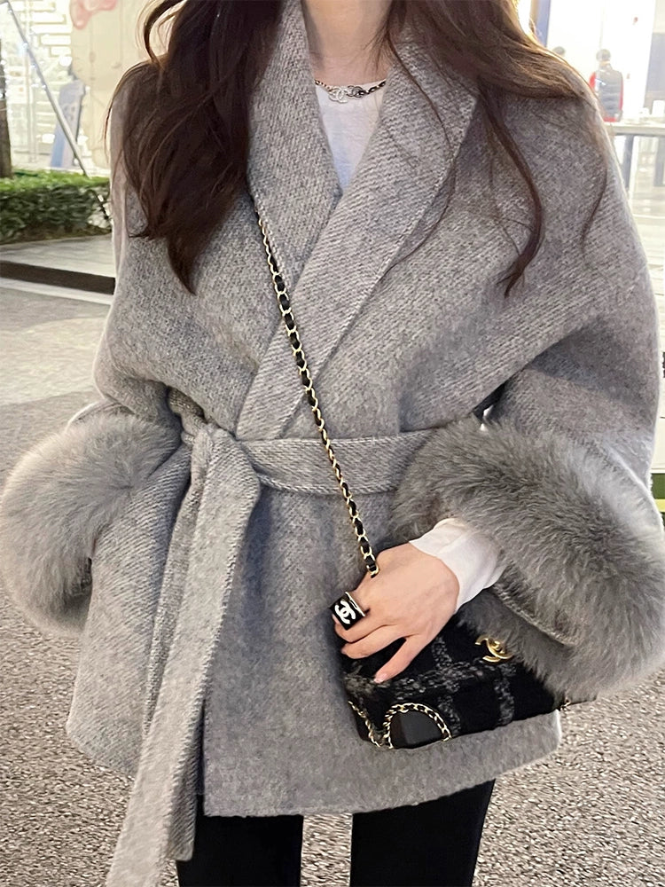 Casaco curto reversível de cashmere em pele de raposa estilo clássico