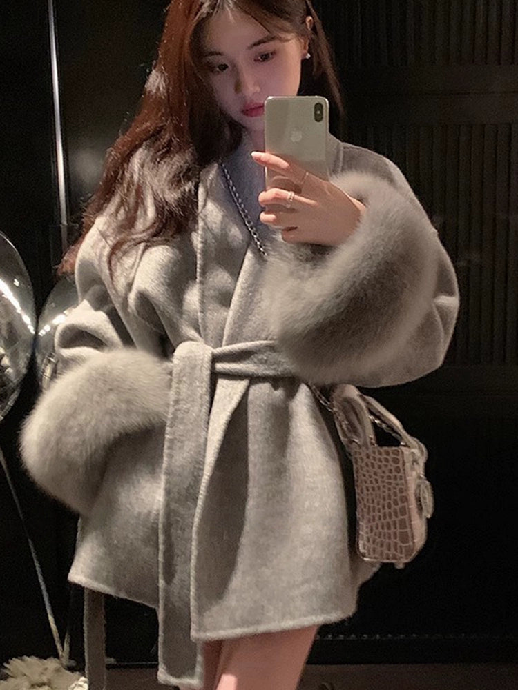 Casaco curto reversível de cashmere em pele de raposa estilo clássico