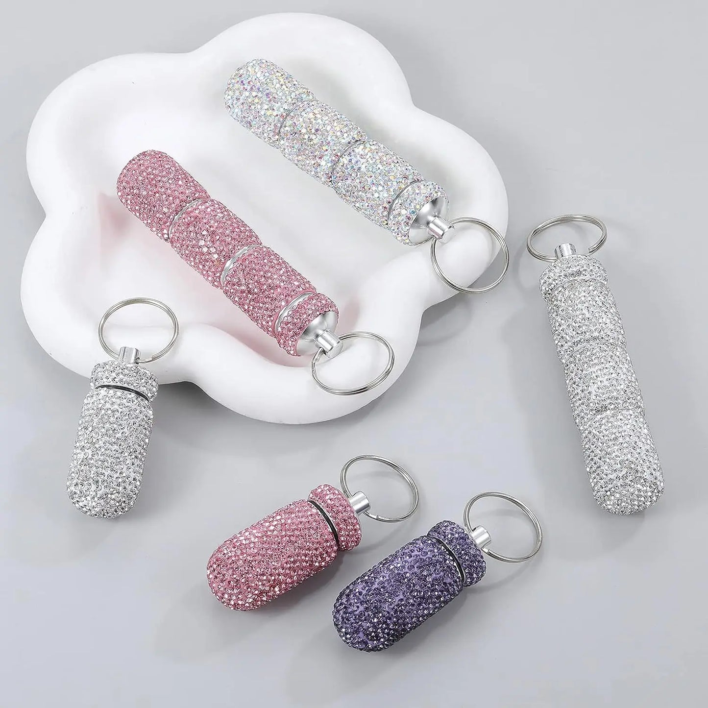 Porta-comprimidos portátil com strass (estilo "bling"), à prova d'água, pequeno e com chaveiro — Estojo fofo para guardar medicamentos.