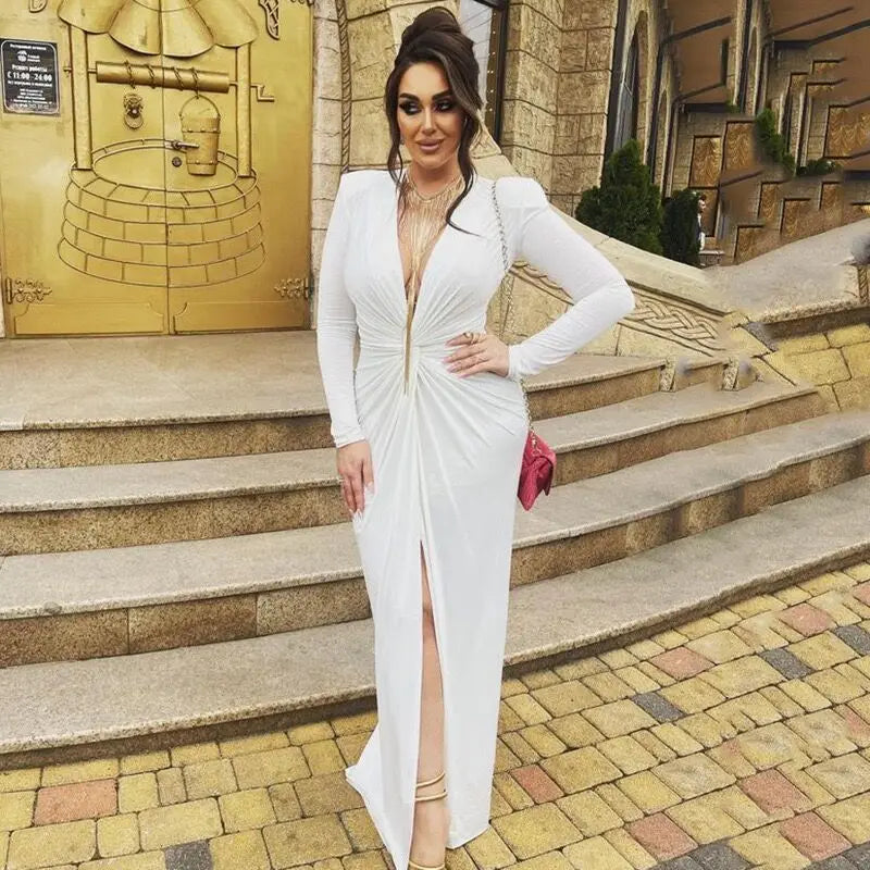 Vestido com Fenda e Decote em V