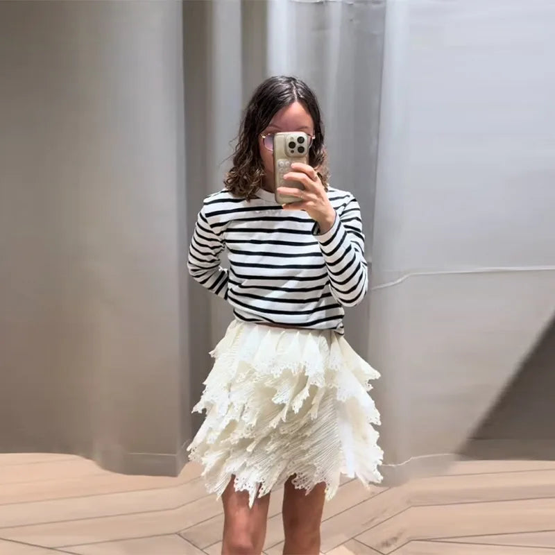 Conjunto feminino de saia e camisa urbana, gola redonda, manga comprida, botões, babados em cascata, zíperes, saias,  2025