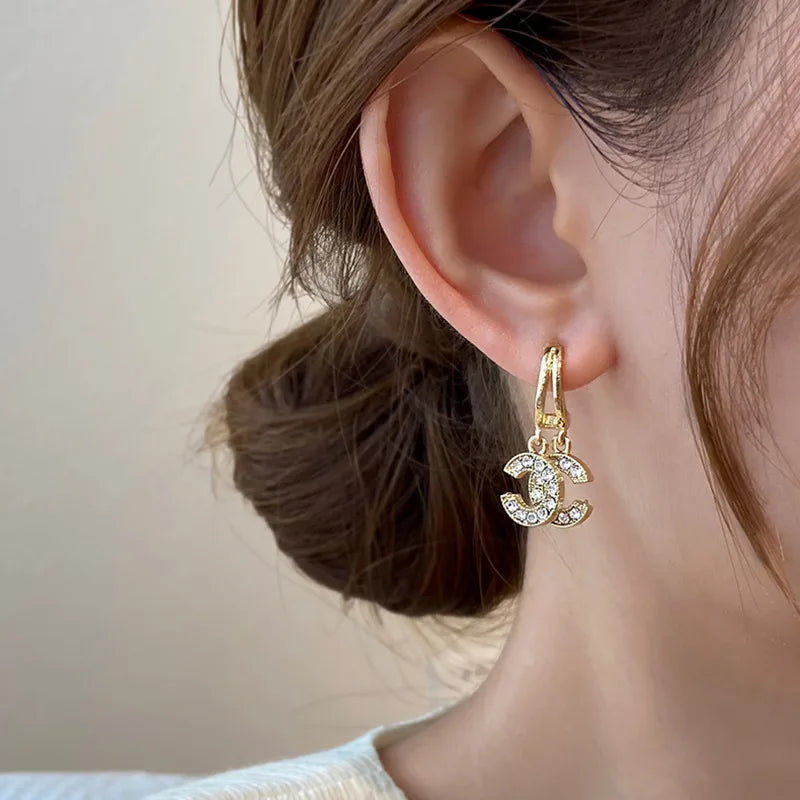 Brincos Letra C Banhados a Ouro 14K em Aço Inoxidável – Estilo Luxo Minimalista