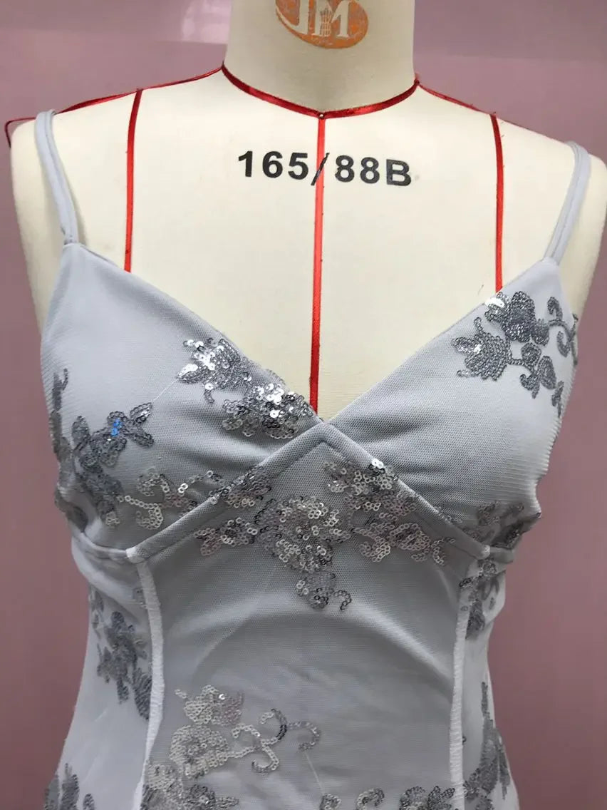 Vestido Longo de Festa com Lantejoulas e Costas Abertas – Decote V Elegante