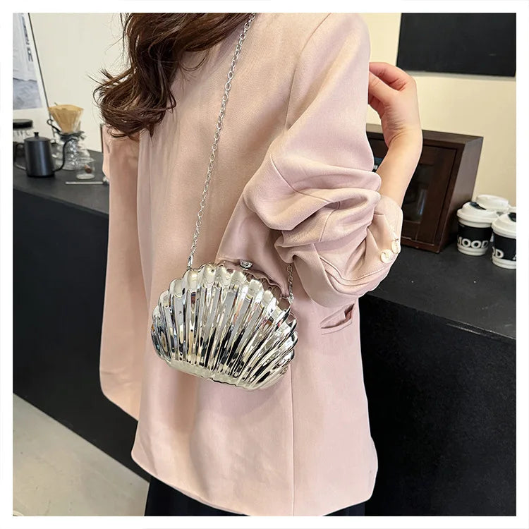 Evening Bags Shell Shape Women Clutch Bags 2024 New Wedding Bridal Handbag Pearl Beaded Fashion Shell Chain Party Bags