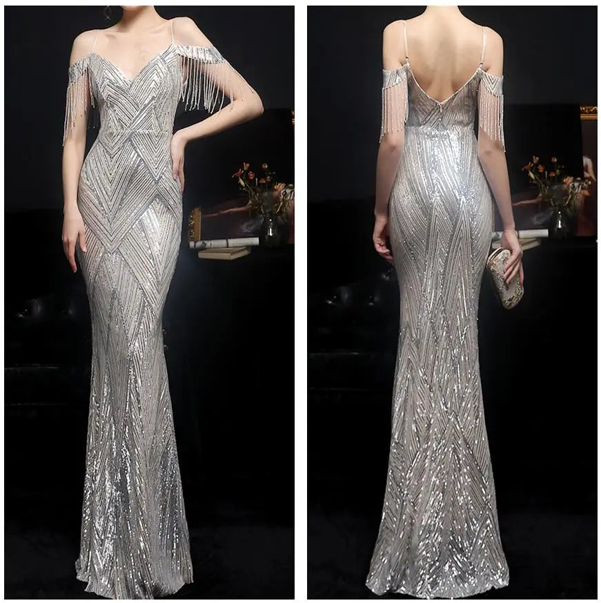 Vestido de Festa Dourado com Lantejoulas, Renda e Modelagem Sereia