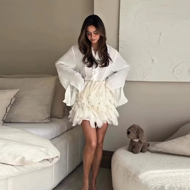 Conjunto feminino de saia e camisa urbana, gola redonda, manga comprida, botões, babados em cascata, zíperes, saias,  2025