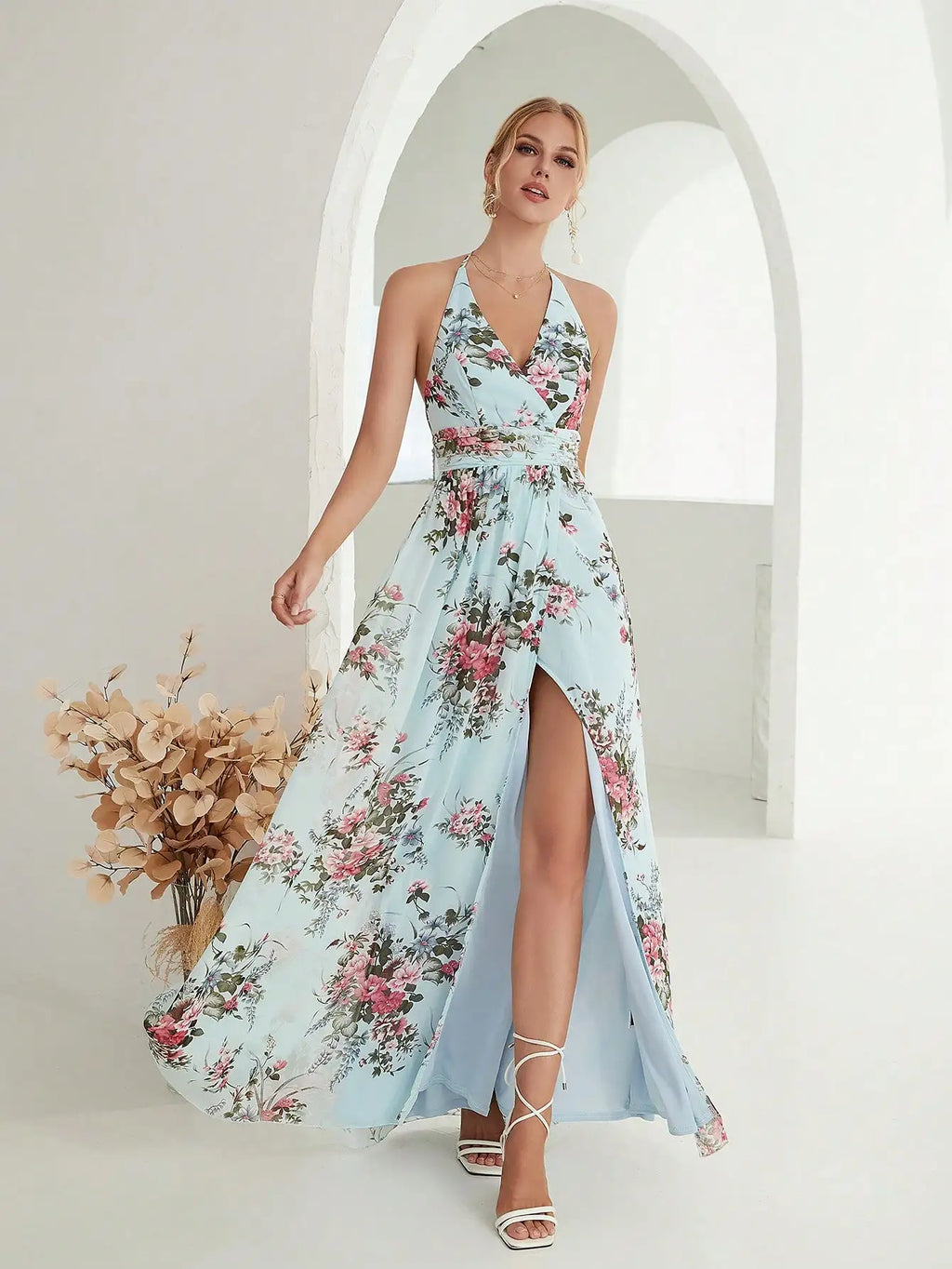 Vestido flores delicadas em v profundo com alças, halter split