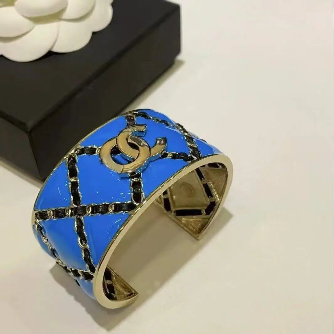 Pulseira Feminina Dourada Vazadacom Esmalte Colorido – Estilo Luxo Elegante