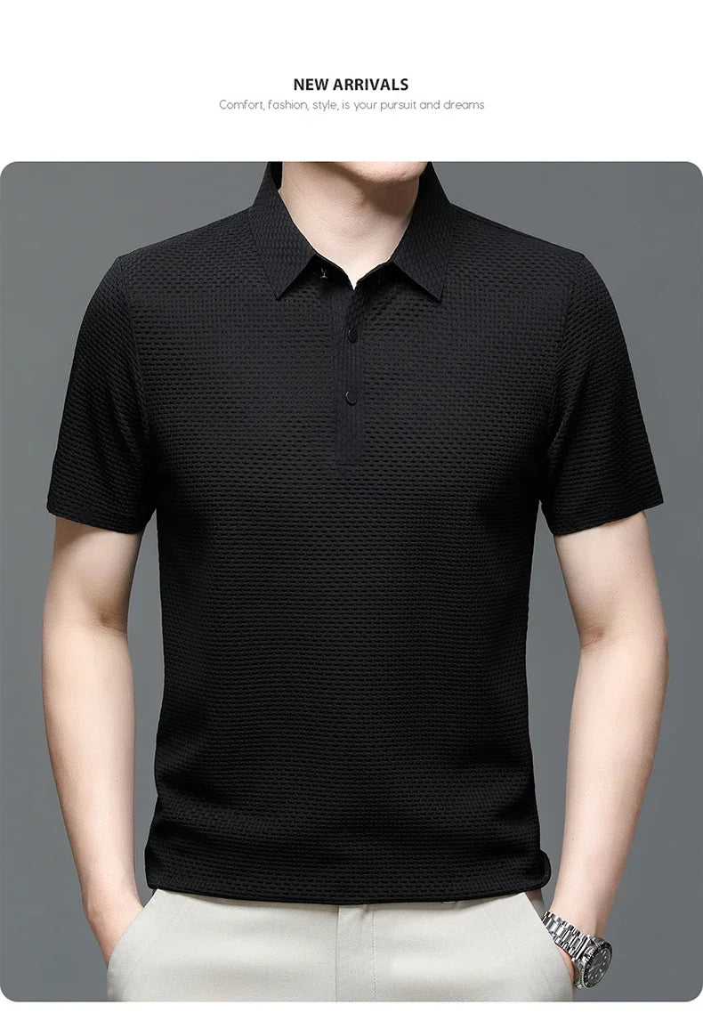 Nova camiseta polo masculina de manga curta com decote em V e manga curta, de seda gelada, respirável, da moda empresarial, roupas de marca masculina