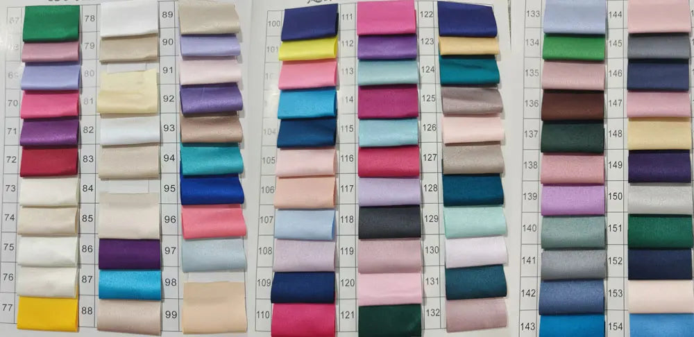 Vestido de Festa em Cetim com Bolsos, Tomara Que Caia e Modelagem Evasê