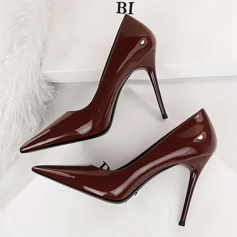 Sapatos de salto alto sensuais de 10 cm, cor vinho, nude, para mulheres, stripper, salto agulha, couro brilhante, para casamento, noiva, vermelho de qualidade