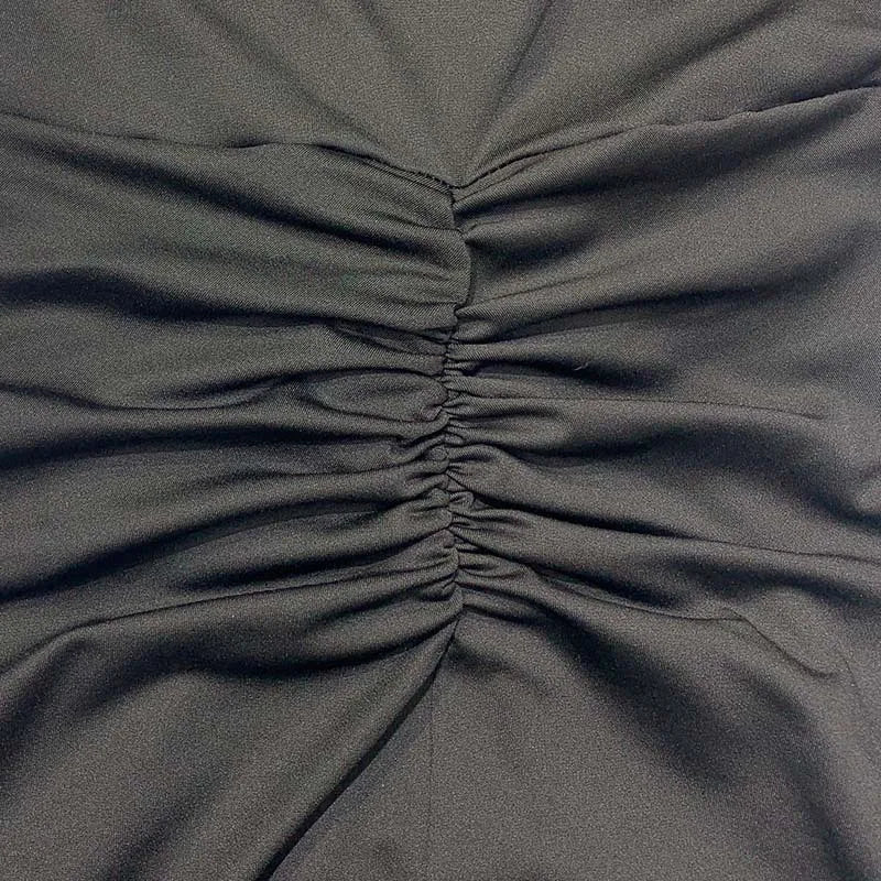 Vestido com Fenda e Decote em V