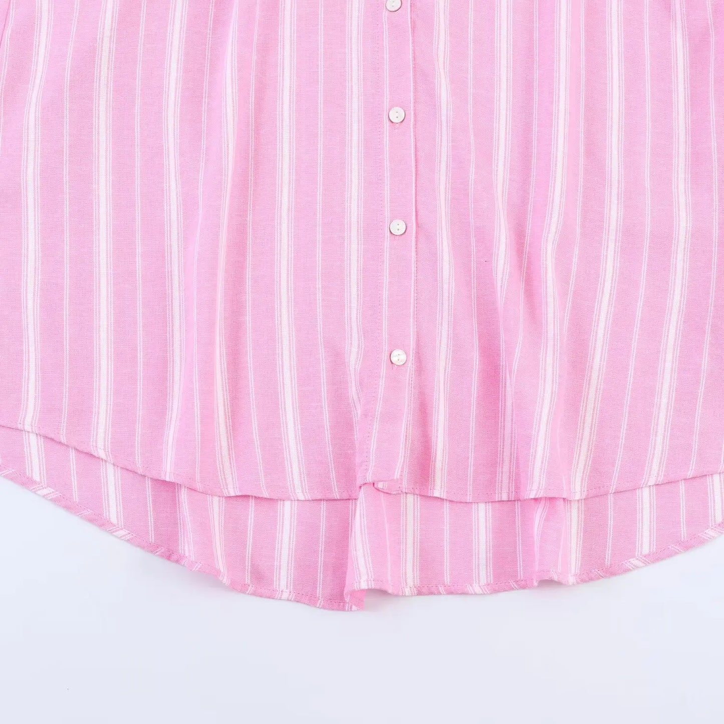 Conjunto social (2 Peças): Camisa Listrada Rosa Oversized de Manga Longa e Saia Midi Plissada com Recorte e Zíper
