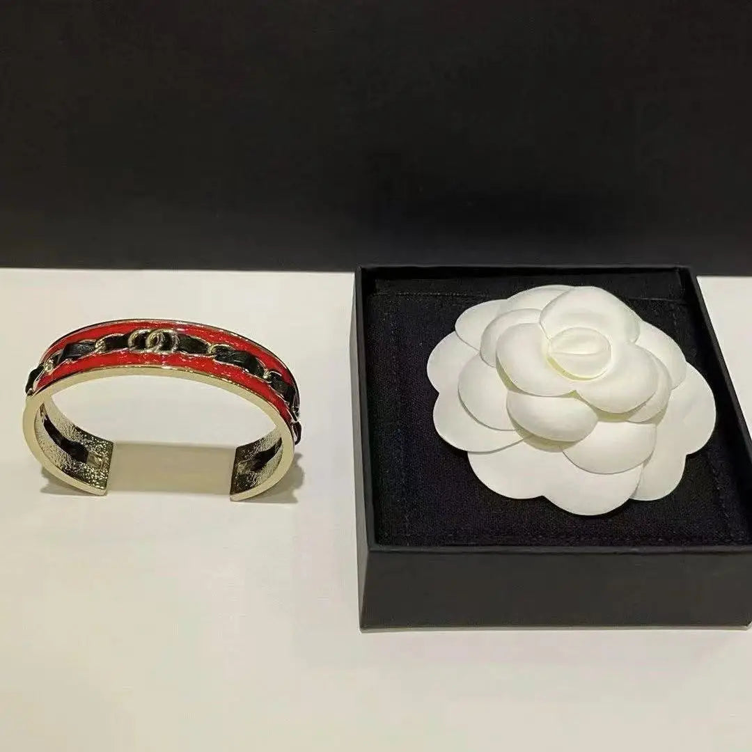 Pulseira Feminina Dourada Vazadacom Esmalte Colorido – Estilo Luxo Elegante