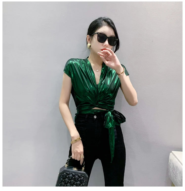 Blusa de manga curta brilhante dourada prateada verde para mulheres, camisa curta sexy irregular, bandagem feminina, tops de verão
