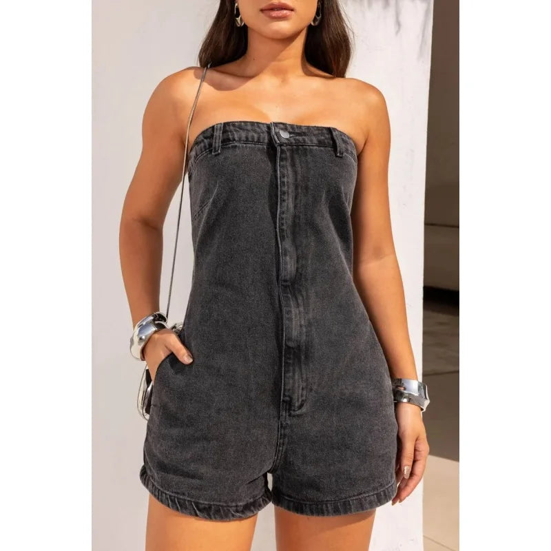 Calças curtas jeans femininas da moda, estilo designer.