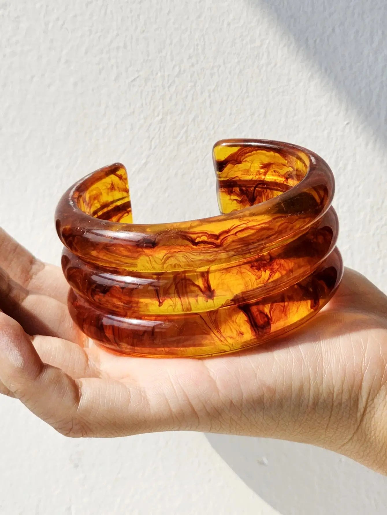 Creative Exaggerated Retro Geometric Chunky Brown Resin Bracelet Autumn Winter Sweater Decoration Bangle for women Jewelry 2025