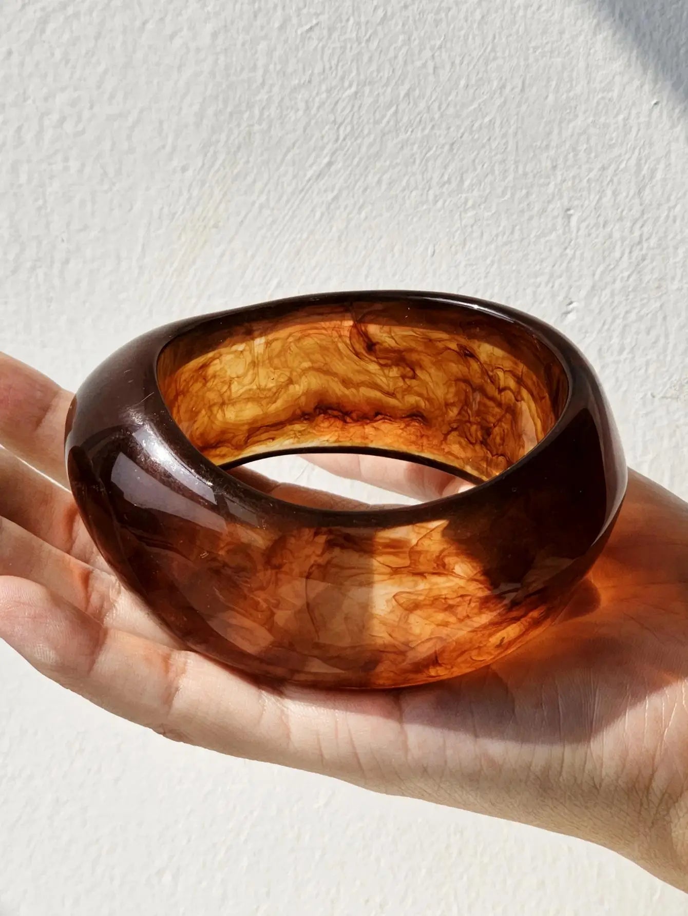 Creative Exaggerated Retro Geometric Chunky Brown Resin Bracelet Autumn Winter Sweater Decoration Bangle for women Jewelry 2025