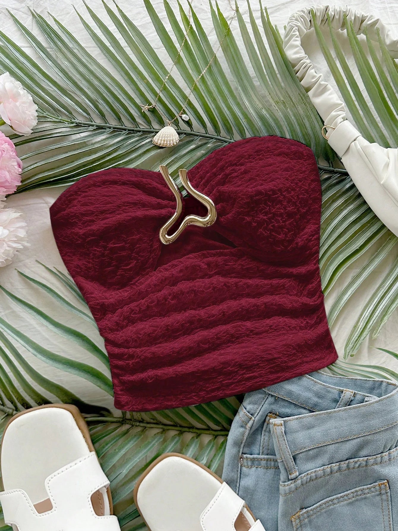 Vacation-style cute, pure yet sexy, solid wine-red strapless top