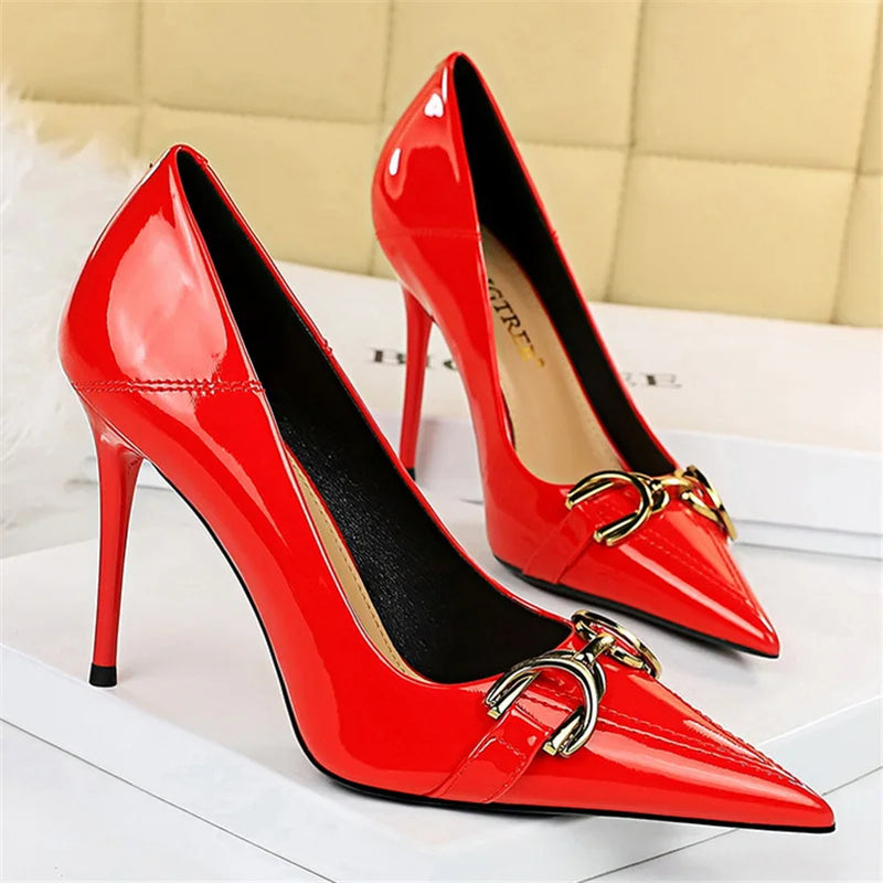 Sapatos de salto alto sensuais de 10 cm, cor vinho, nude, para mulheres, stripper, salto agulha, couro brilhante, para casamento, noiva, vermelho de qualidade