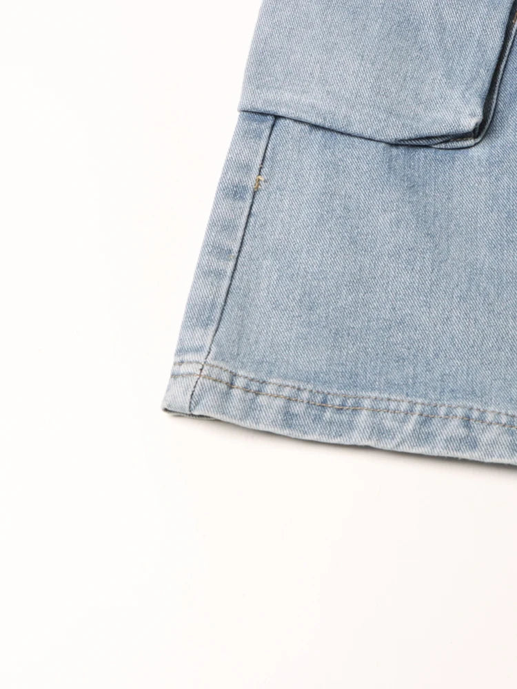 TWOTWINSTYLE Calça jeans feminina folgada com bolsos e patchwork, casual, lisa, cintura alta, botão emendado, streetwear, cargo, jeans feminino