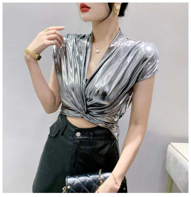 Blusa de manga curta brilhante dourada prateada verde para mulheres, camisa curta sexy irregular, bandagem feminina, tops de verão