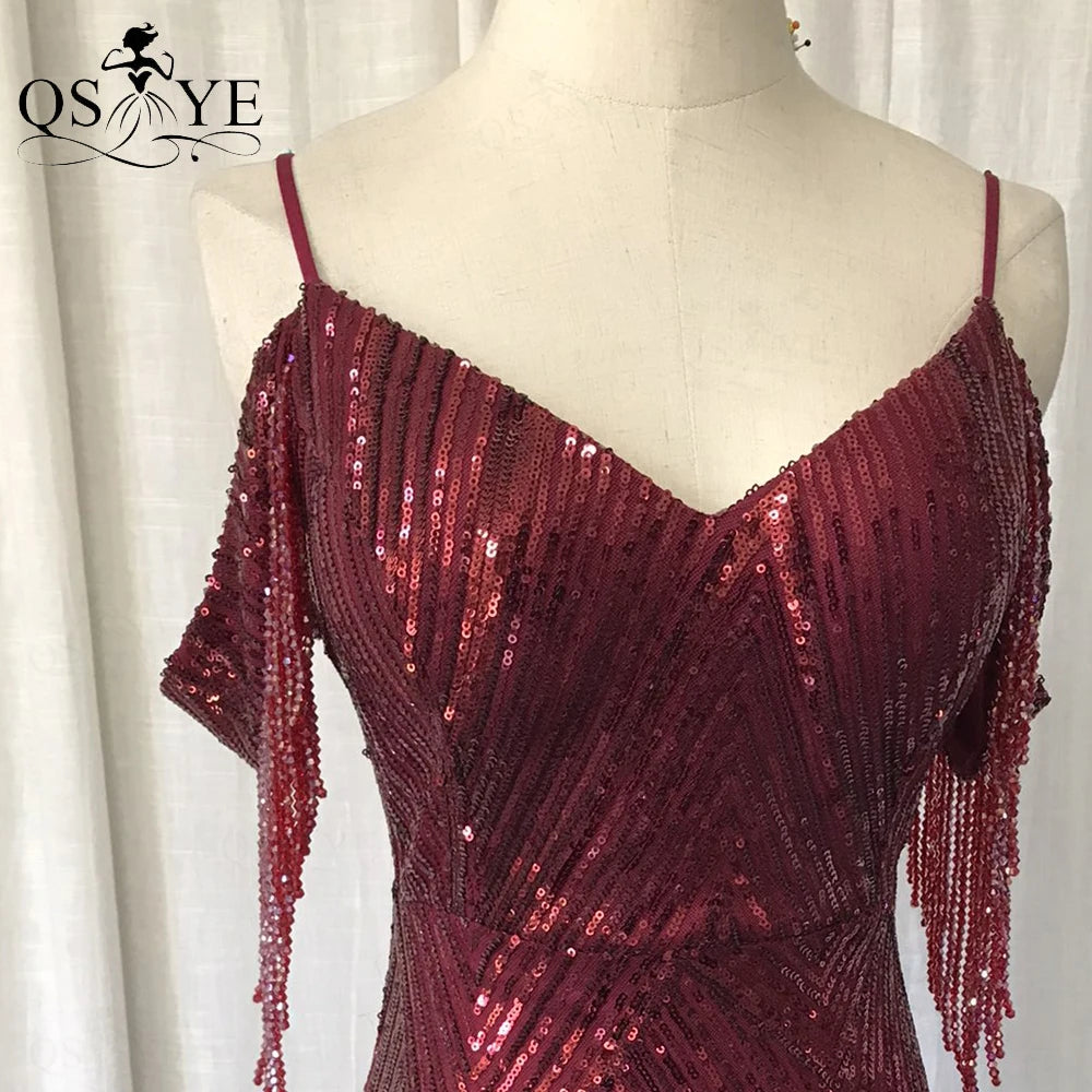 Vestido de Festa Dourado com Lantejoulas, Renda e Modelagem Sereia