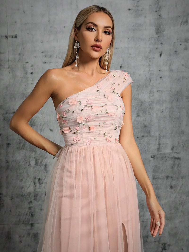 Vestido um ombro plissado bordado fenda Um conjunto de gaze vestido de baile de noite Vestido de festa Vestido de dama de honra
