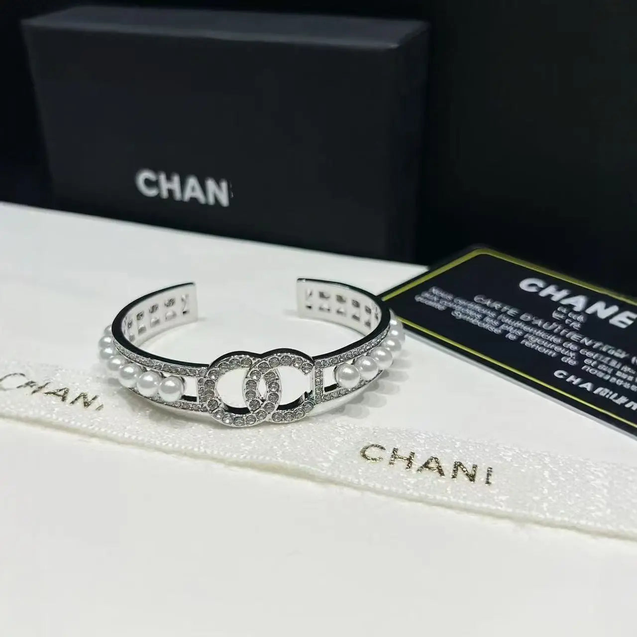 Pulseira Feminina Dourada Vazadacom Esmalte Colorido – Estilo Luxo Elegante