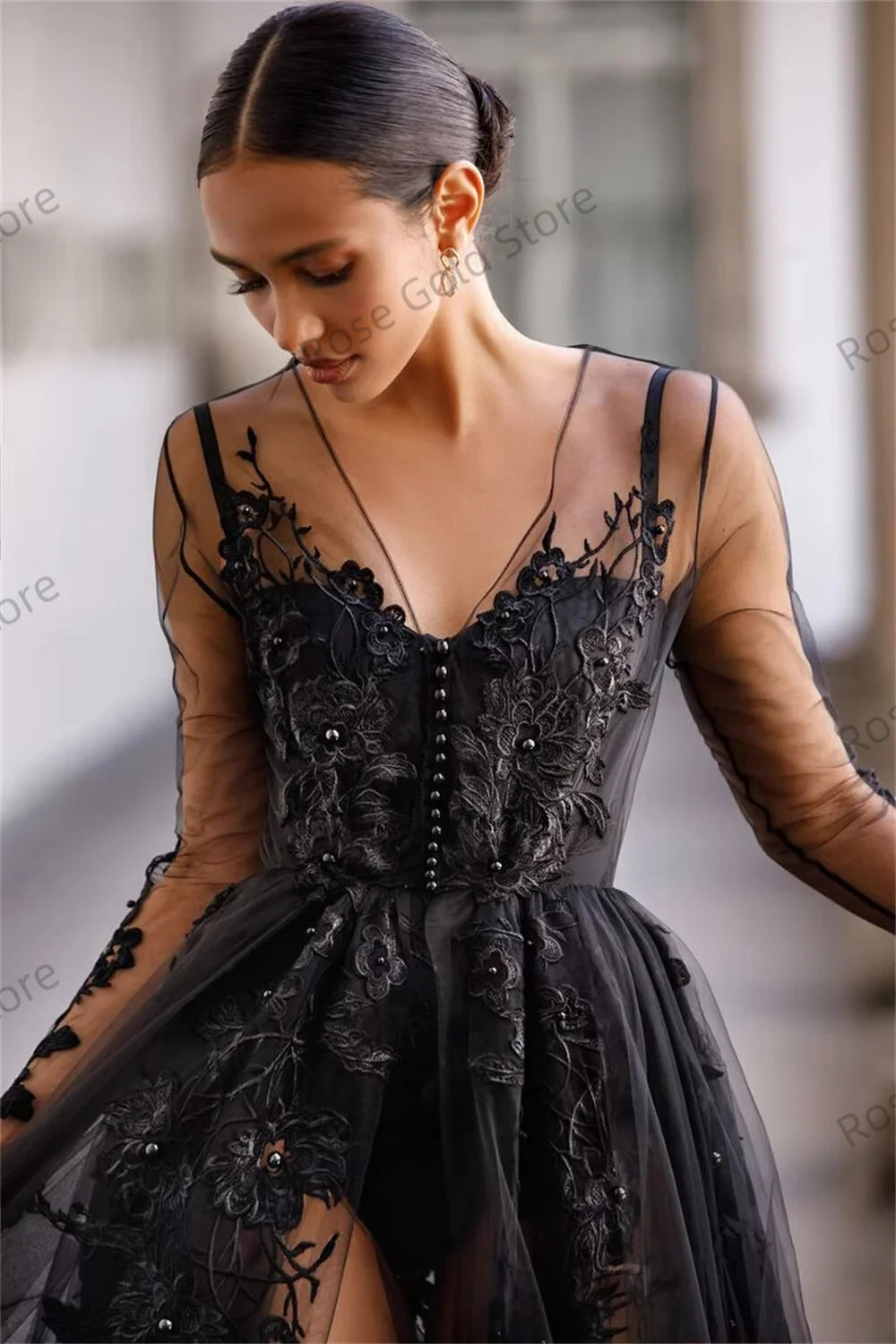 Vestido de Festa Preto com Renda e Modelagem Evasê