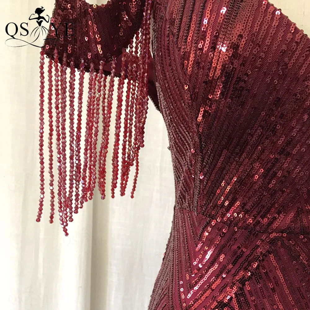 Vestido de Festa Dourado com Lantejoulas, Renda e Modelagem Sereia