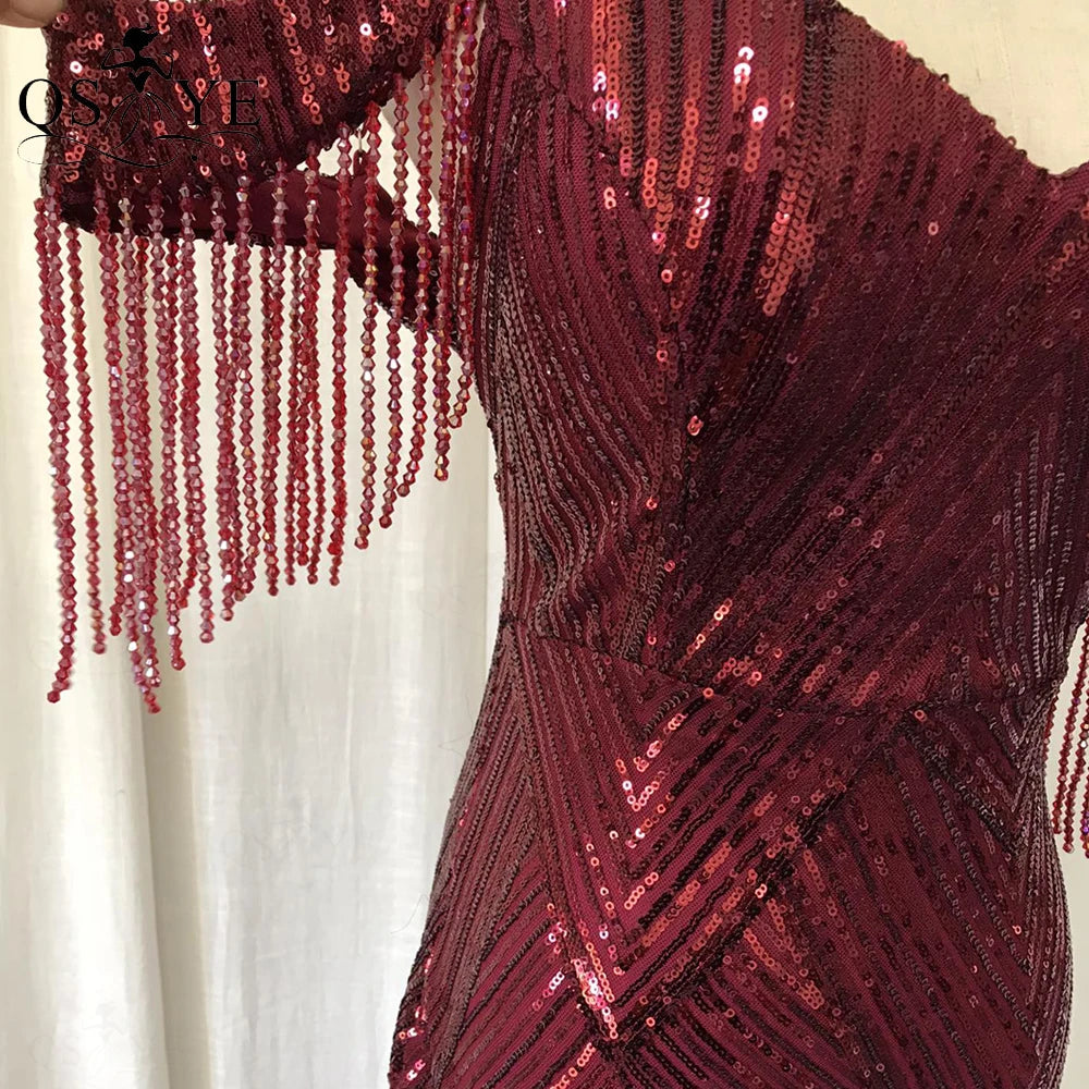 Vestido de Festa Dourado com Lantejoulas, Renda e Modelagem Sereia