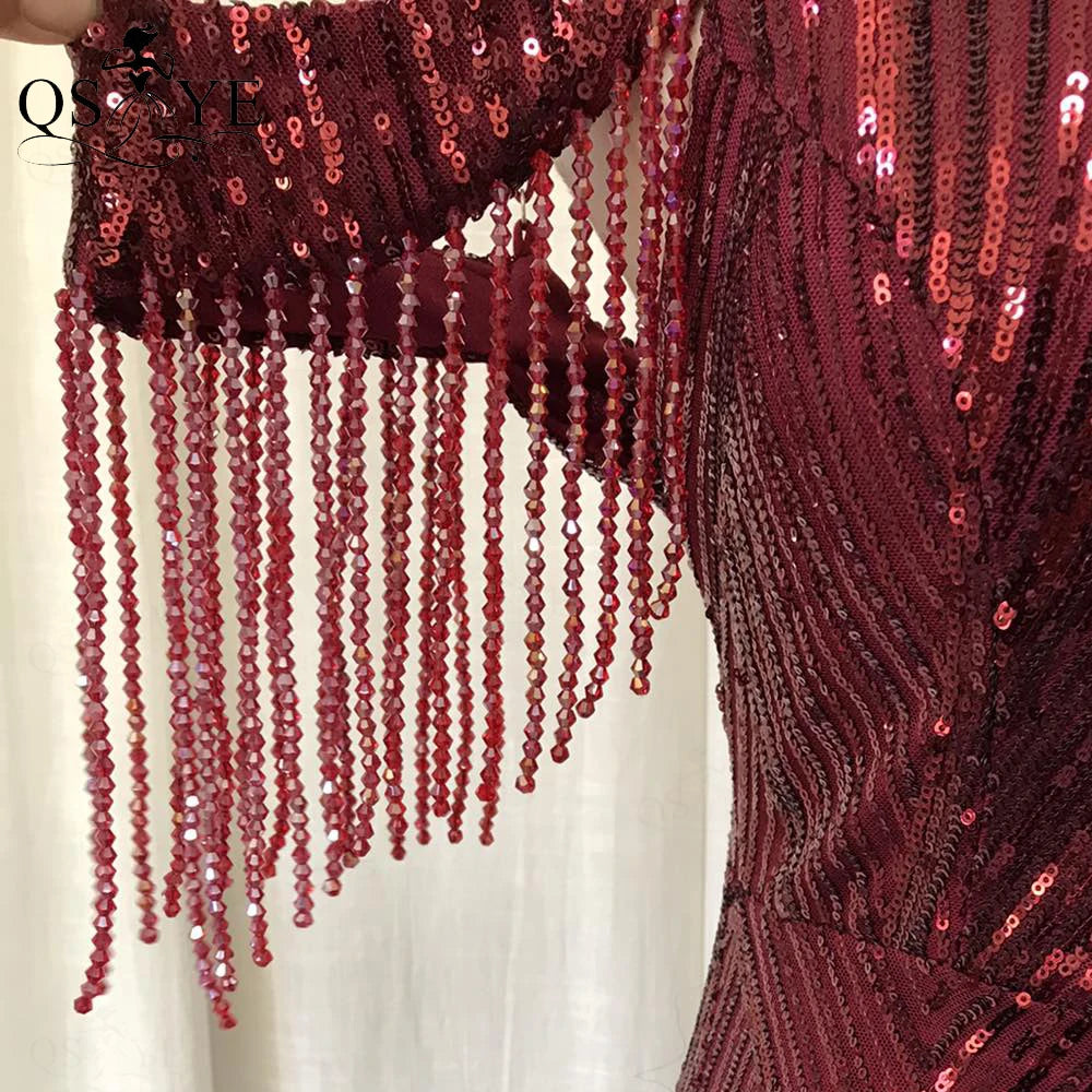 Vestido de Festa Dourado com Lantejoulas, Renda e Modelagem Sereia