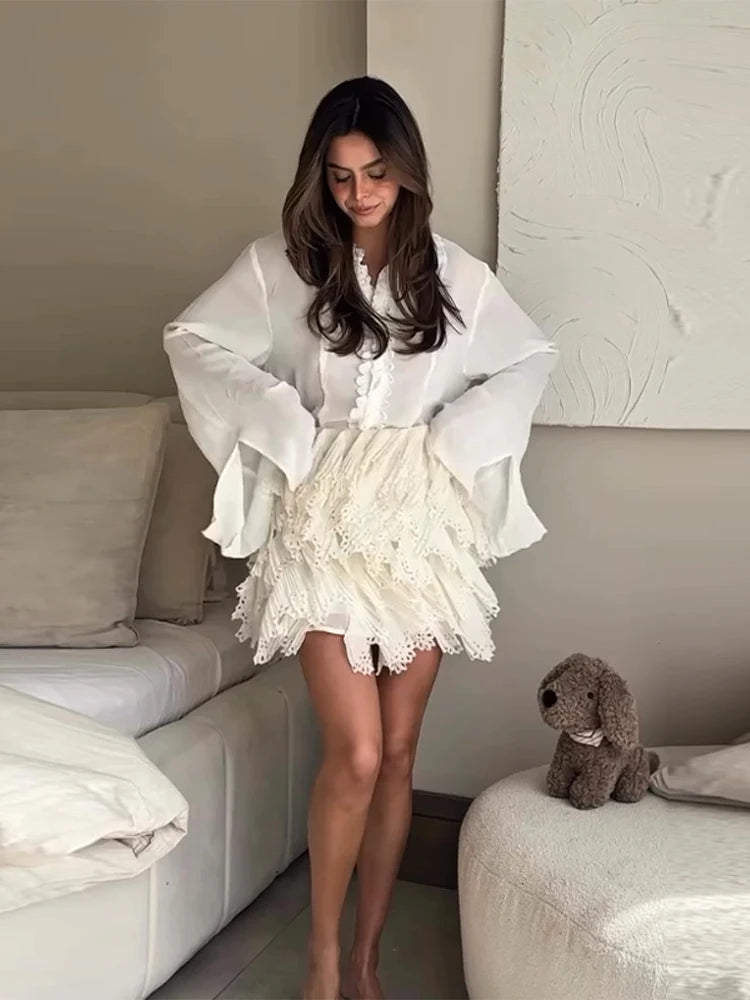 Conjunto feminino de saia e camisa urbana, gola redonda, manga comprida, botões, babados em cascata, zíperes, saias,  2025