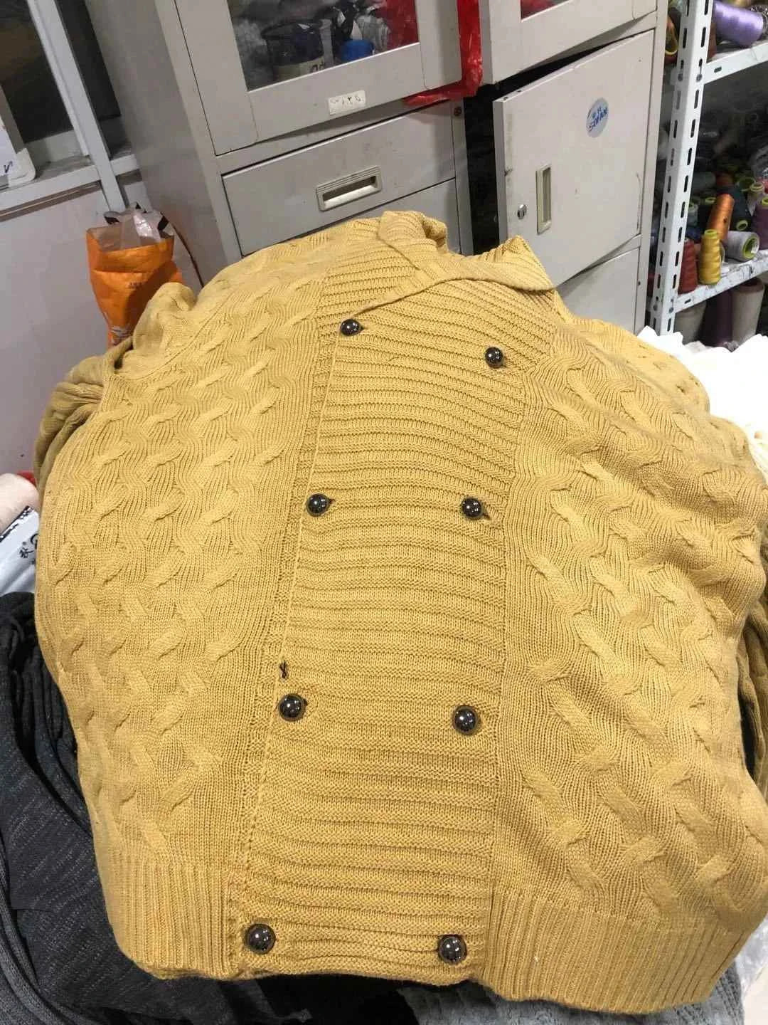 New Luxury and Fashionable Men's V-neck Double Breasted Thick Warm Knitted Cardigan Sweater Jacket Top