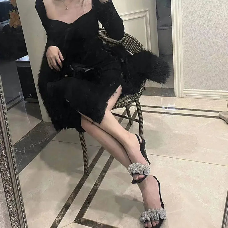 Sandálias femininas de luxo com imitação de diamante, saltos elegantes e pontudos, sandálias gladiadoras com tira traseira, sapatos de baile de verão