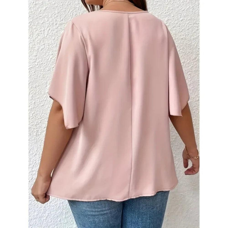 Camiseta feminina plus size simples e elegante que interpreta a moda com simplicidade e mostra seu charme elegante - CRAVO ROSE