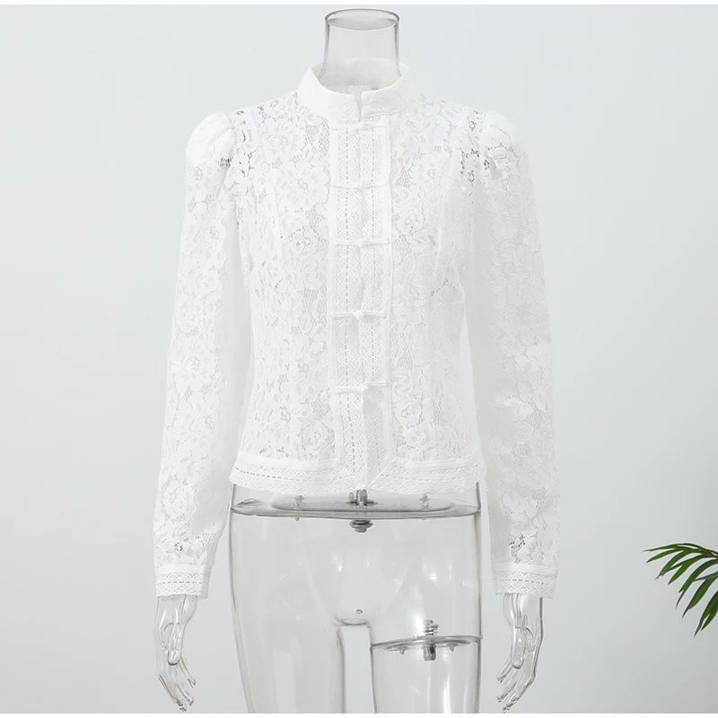 Camisa Feminina com Renda e Estampa Floral – Vintage